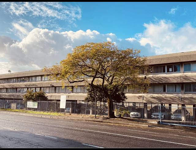 238M² BUILDING TO LET IN SANLAMHOF